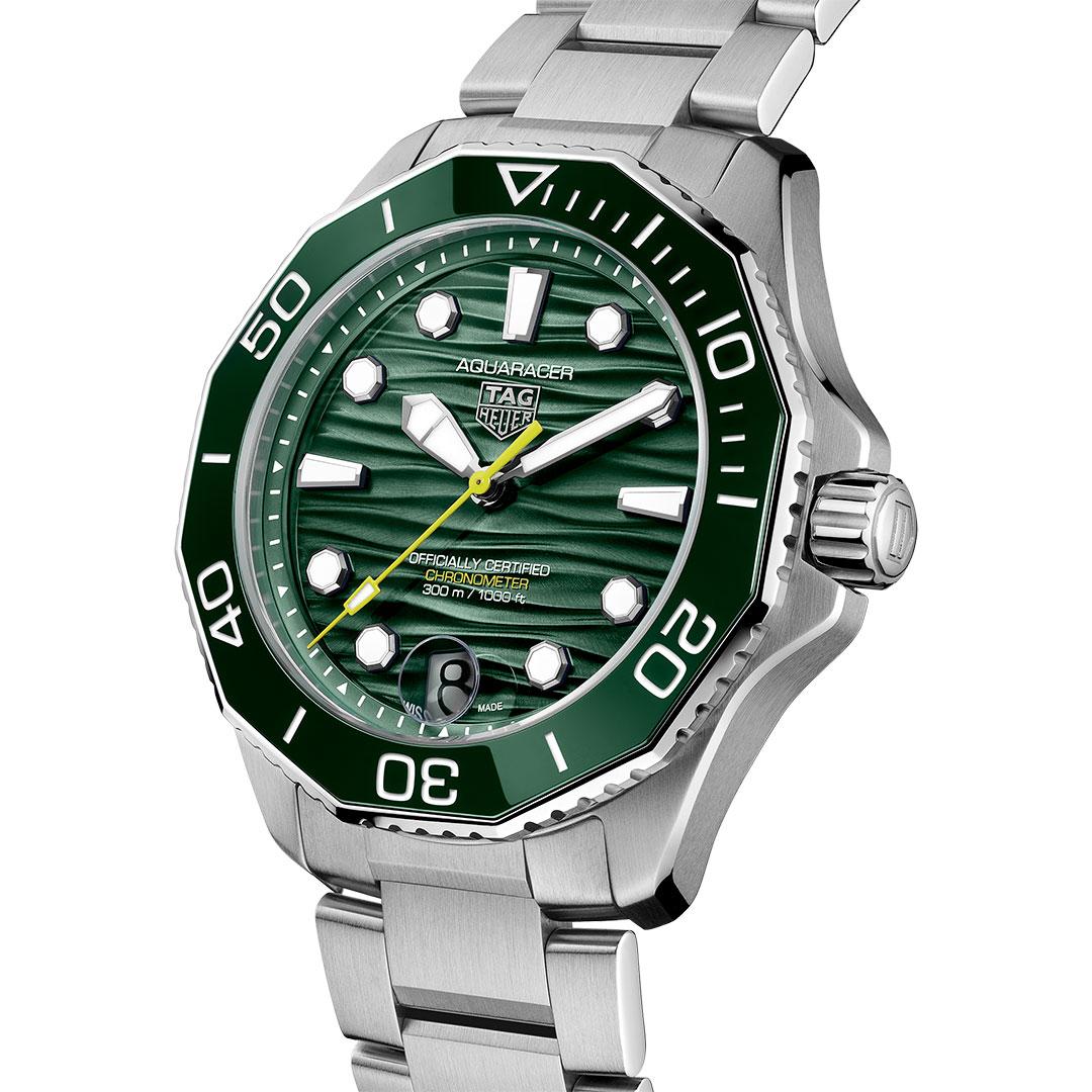 TAG Heuer Aquaracer Professional 300 Date ref. WBP5116.BA0013 green with bracelet
