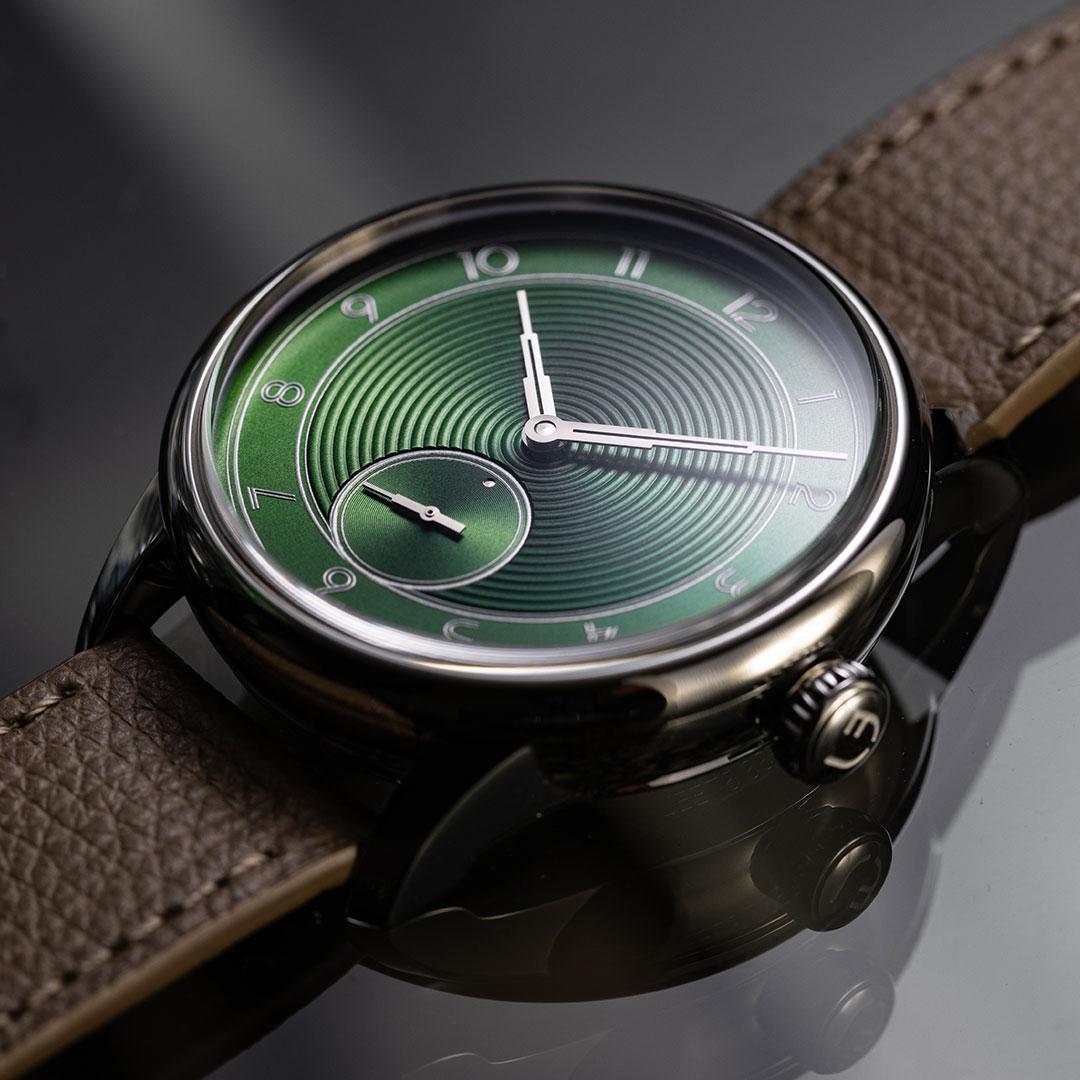 Louis Erard La Petite Seconde Metropolis Green x The Horophile ref. 34248AA69.BVA158 side