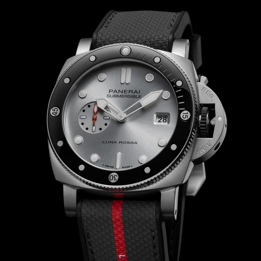 Panerai Submersible QuarantaQuattro Luna Rossa Tribute 37th American's Cup ref. PAM01681 side