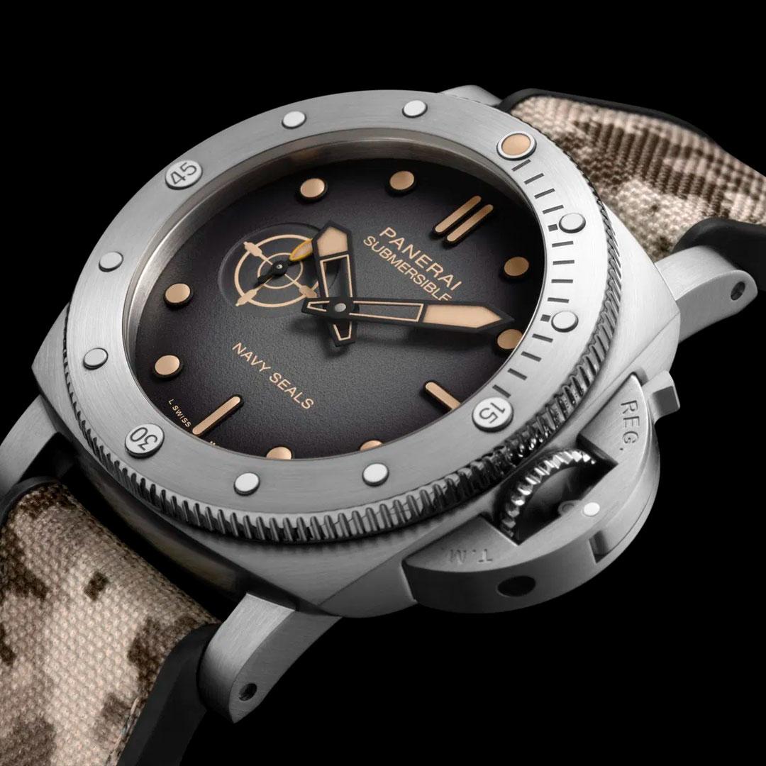 Panerai Submersible QuarantaQuattro Navy SEALs ref. PAM01518 side