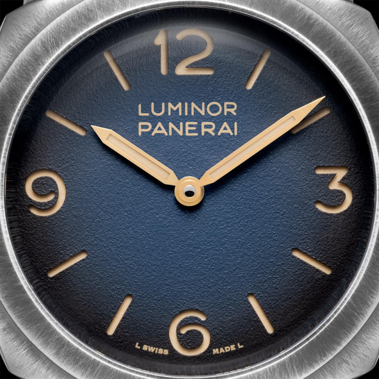 Panerai Luminor Venticinque ref. PAM02025 dial