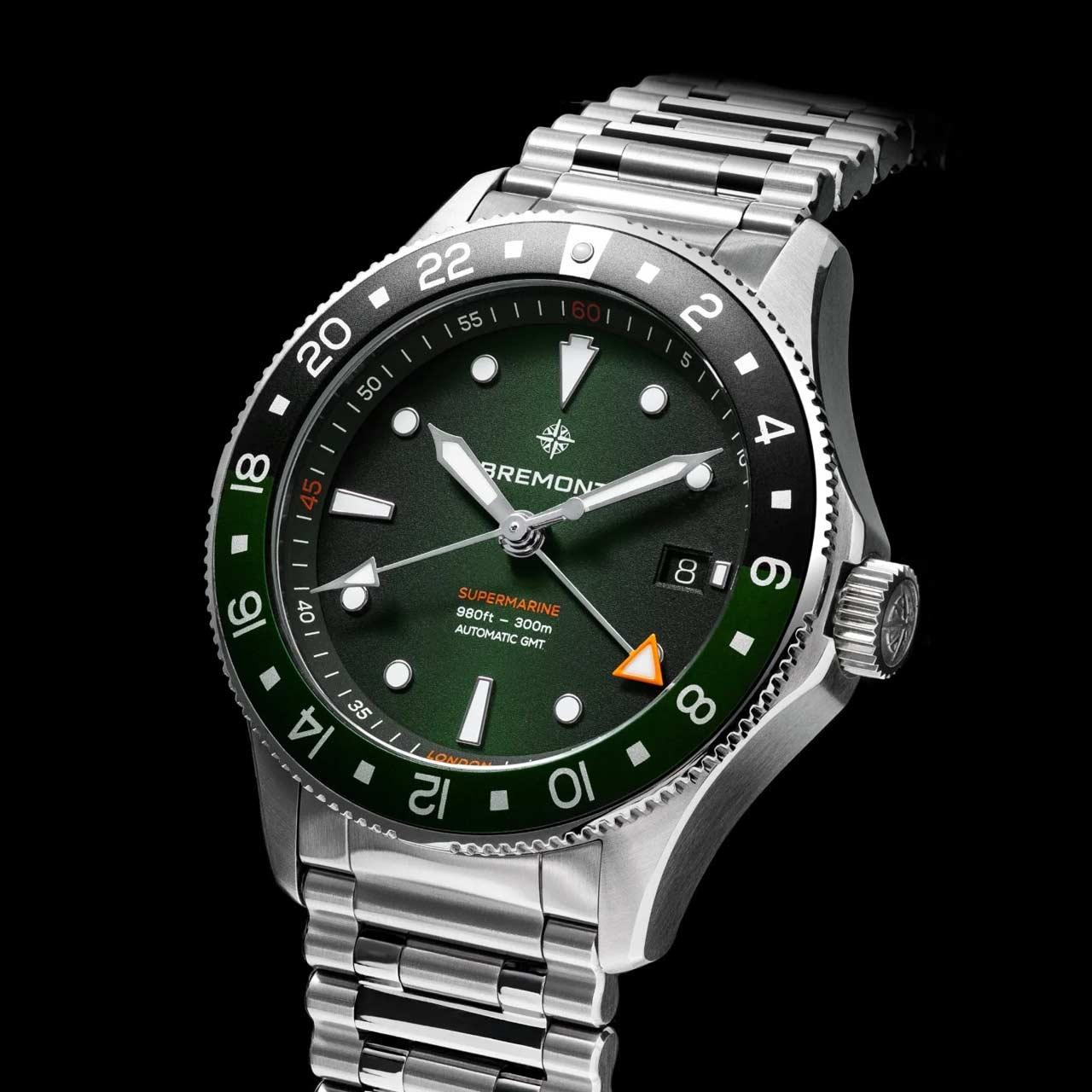 Bremont Supermarine 300M GMT ref. SM40-GMT-SS-GNBK-B (green, bracelet) side