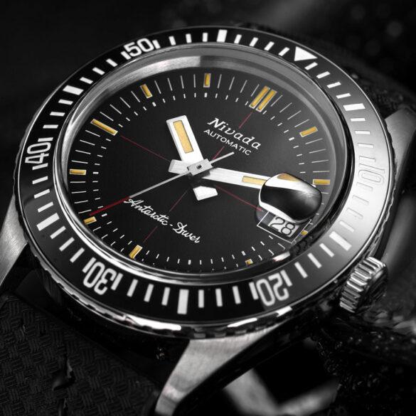 Nivada Grenchen Antarctic Diver ref. 32038A17 side
